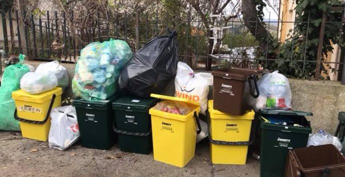 Caos rifiuti a Vibo, Sinistra italiana: «La Dusty dia spiegazioni a lavoratori e cittadini»