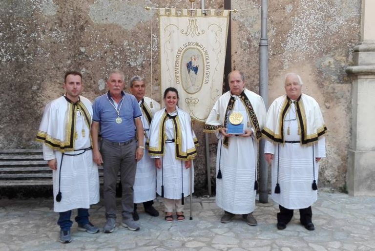 “Fedeltà alla tradizione”, premiata la Confraternita del Rosario di San Nicola da Crissa
