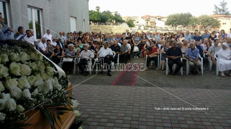 I funerali di Matteo Vinci a Limbadi e quelle assenze di “peso”