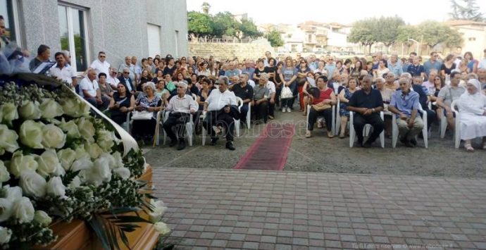 Autobomba di Limbadi, ai funerali di Matteo il dolore di Sara e Rosalba (VIDEO)