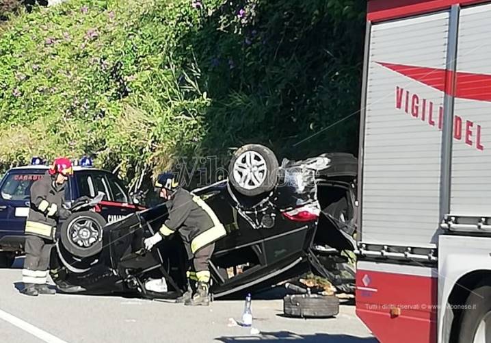 Ennesimo incidente stradale nel Vibonese, ferite due coppie di turisti stranieri