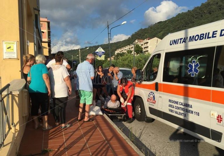 Incidente a Pizzo, anziano investito da un’auto su via Nazionale