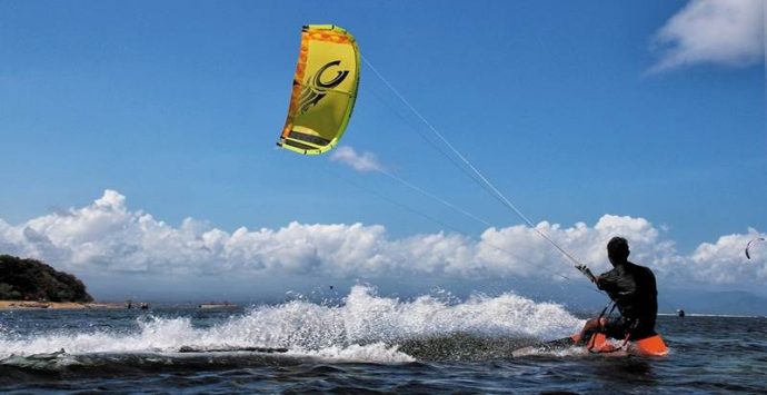 Incidente a Nicotera con il kitesurf, grave un 47enne