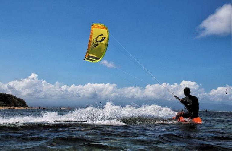 Incidente a Nicotera con il kitesurf, grave un 47enne