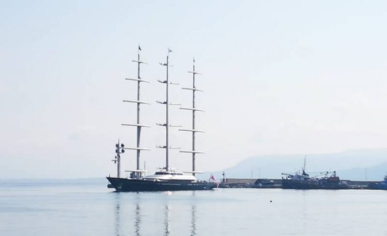 Maltese Falcon, lo yacht delle meraviglie nel porto di Vibo Marina