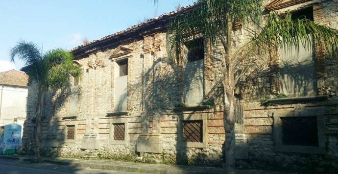 Recupero dell’ex palazzo vescovile di Mileto, il Codacons sprona il Comune