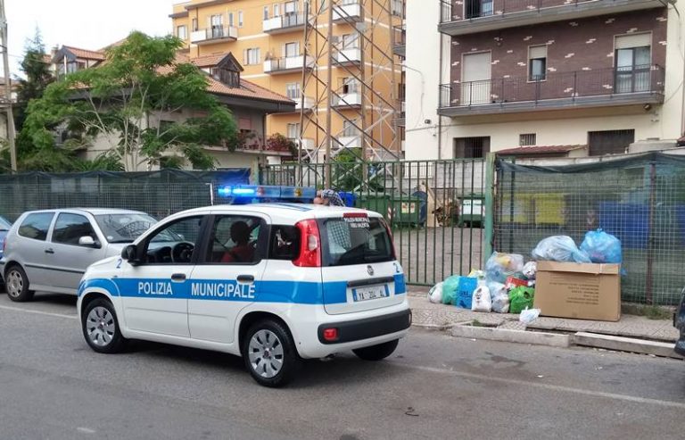 Raccolta rifiuti ferma, città in ginocchio: il Comune di Vibo diffida la Dusty