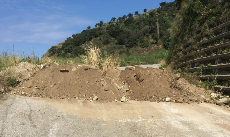 Strada del Mare chiusa fra Joppolo e Coccorino, manifestazione di protesta e di…polemiche