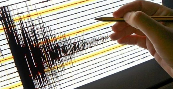 Terremoto al largo di Tropea, per l’Ingv la zona presenta una profonda sismicità