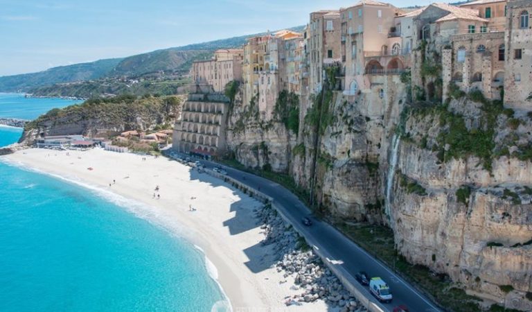 Coronavirus, a Tropea porto e lungomare blindati a Pasqua e Pasquetta