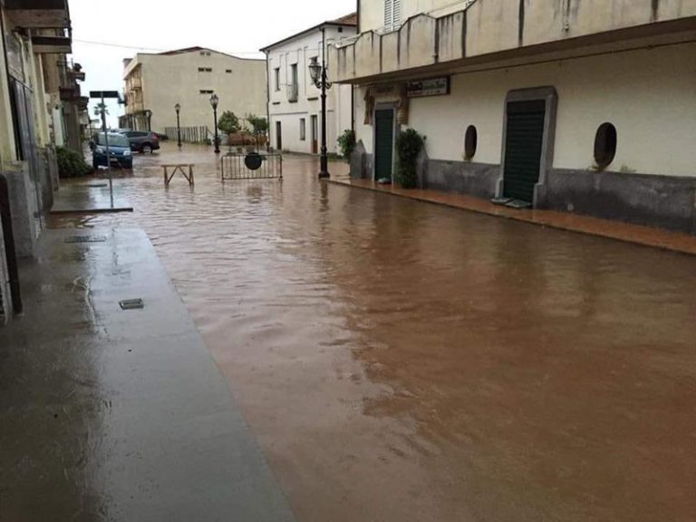 Maltempo a Nicotera: ordinanze di sgombero per un lido ed una palazzina