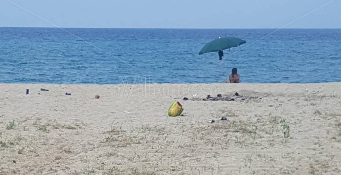 Prima le stelle, poi le stalle: la notte di San Lorenzo inzozza le spiagge di Bivona (FOTO)