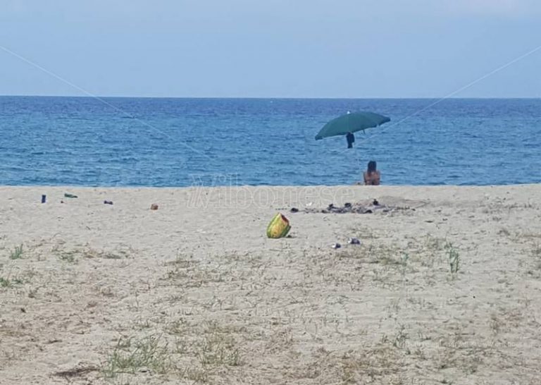 Prima le stelle, poi le stalle: la notte di San Lorenzo inzozza le spiagge di Bivona (FOTO)