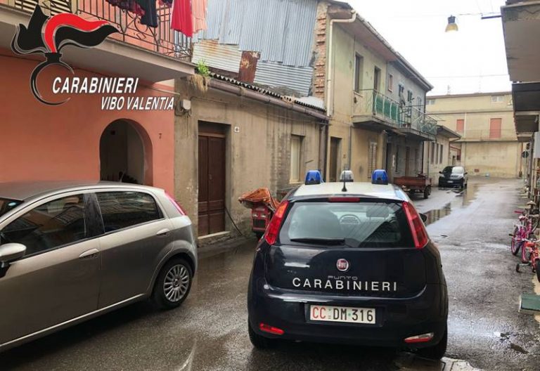 Picco di furti in abitazione nel Vibonese, a Dasà rubati anche i regali di Natale