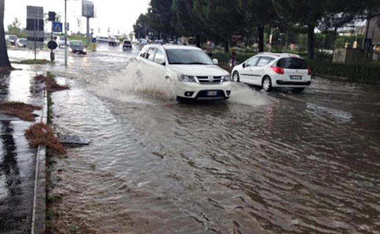 Maltempo, in Calabria temporali e vento forte: scatta l’allerta gialla