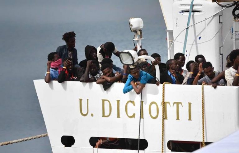 Porto di Vibo Marina, oltre 400 migranti in arrivo