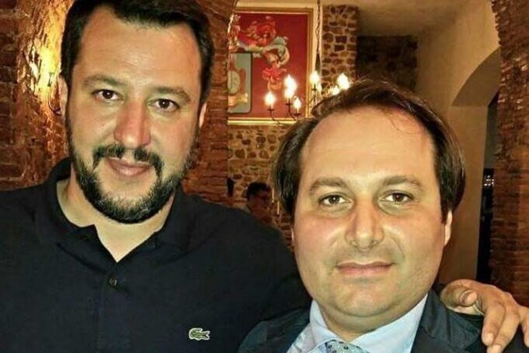 Migranti, la Lega replica al prete vibonese che aveva condannato Salvini