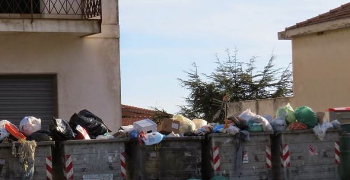 Spazzatura buttata a Nicotera da residenti in altri paesi, arrivano le prime multe