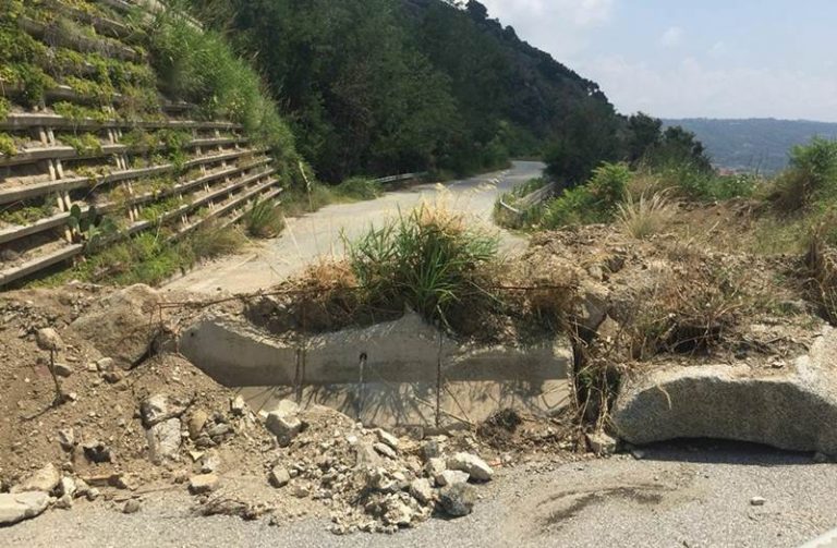 Strada del Mare chiusa, il Comitato: “Si può riaprire, il sindaco di Joppolo non si nasconda”