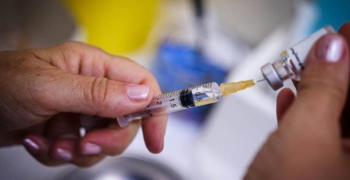 Report vaccini anti-Covid nel Vibonese, somministrate 8.146 dosi