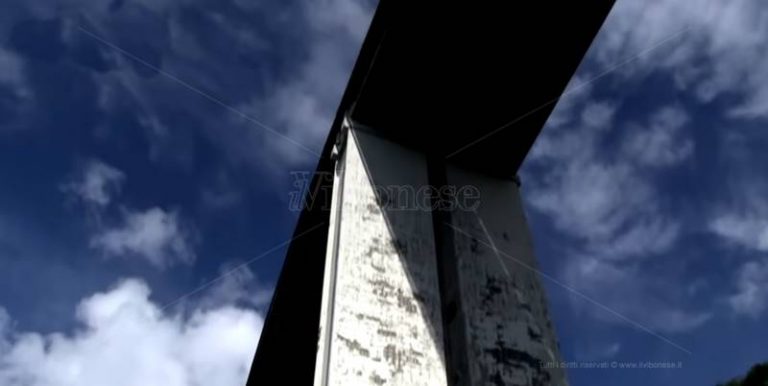 Pizzo, cosa si prova ad abitare sotto un viadotto autostradale dopo i fatti di Genova (VIDEO)