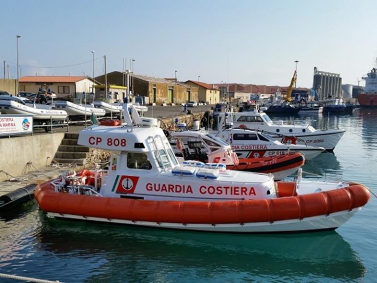 Palangaro illegale sequestrato dalla Guardia costiera nel Vibonese