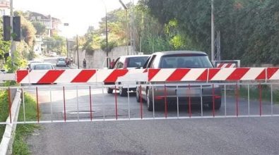 Ancora panico a Santa Domenica, auto “sfidano” il passaggio a livello