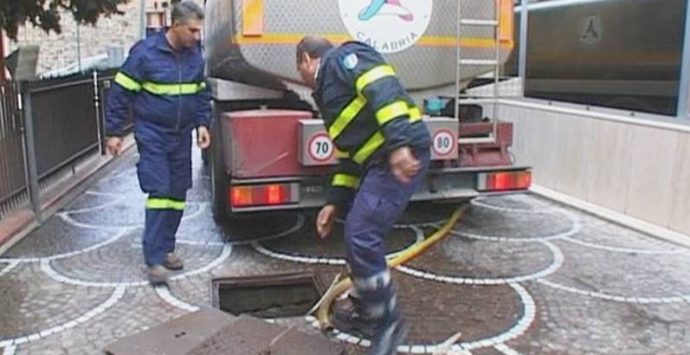 Carenza idrica in sette comuni del Vibonese, Cessaniti chiede l'invio di autobotti