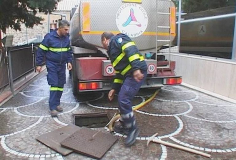 Carenza idrica in sette comuni del Vibonese, Cessaniti chiede l'invio di autobotti