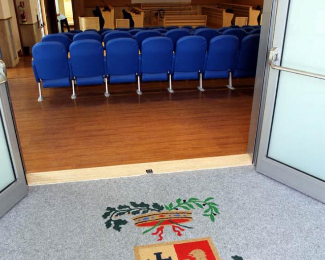 L'ingresso dell'aula consiliare della Provincia