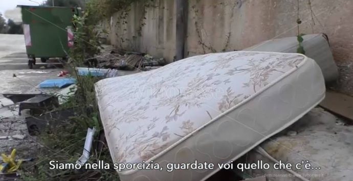 Vivere tra incuria e serpenti, il grido di contrada Vaccaro: «Abbandonati dal mondo» (VIDEO)