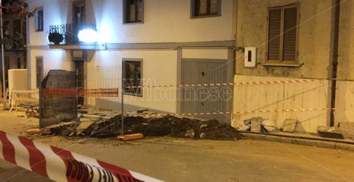Voragine in via Milite ignoto a Vibo, Lombardo: «Paghiamo anni di mancata attenzione» (VIDEO)