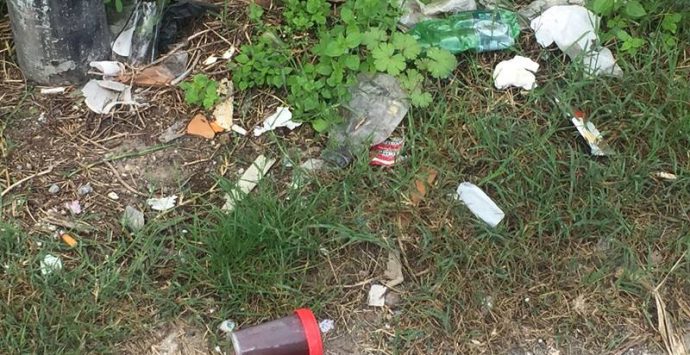 Sporcizia e acquisti a buon mercato, così la “semiperiferia” di Vibo diventa terra di nessuno
