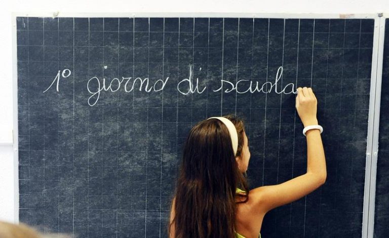 Inizio anno scolastico a Nicotera, il messaggio del sindaco e dell’assessore