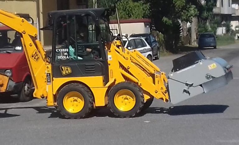 Ionadi, strade e fossi più puliti grazie ad un nuovo mezzo acquistato dal Comune