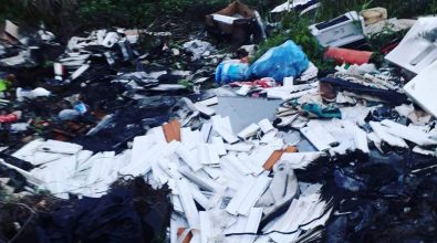 Discarica a cielo aperto nella campagne di Francica, quando gli incivili lasciano la “firma”