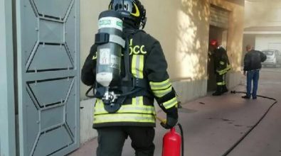Principio d’incendio in un negozio a Vibo, provvidenziale intervento dei vigili del fuoco – Foto