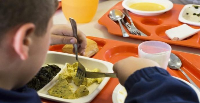 Carenze igienico-strutturali, mensa sospesa in una scuola di Vibo