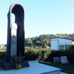 Il monumento in ricordo delle vittime