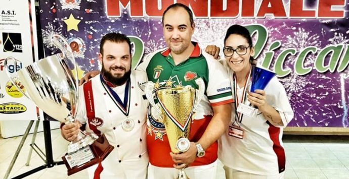 I campioni mondiali della pizza Fortuna e Malfarà dedicano la vittoria a Domenico Primerano – Video