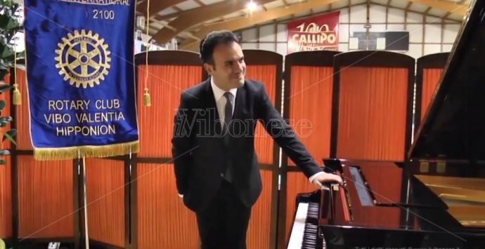 L’“Omaggio alla città” del pianista Roberto Giordano incanta la platea – Video
