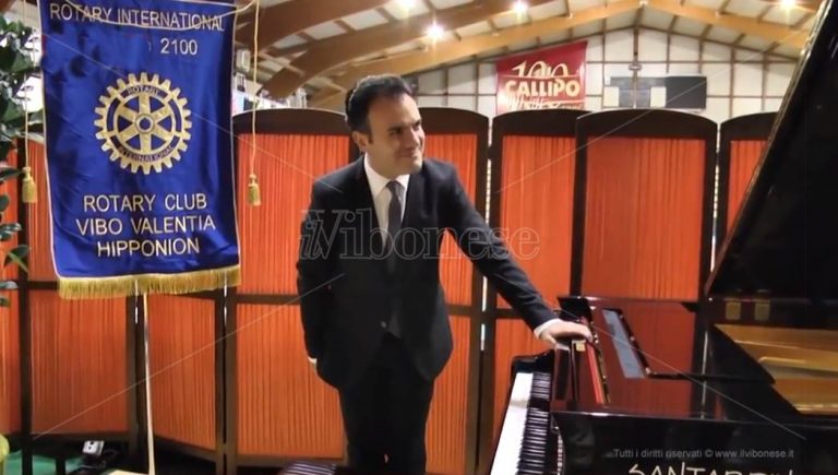 L’“Omaggio alla città” del pianista Roberto Giordano incanta la platea – Video