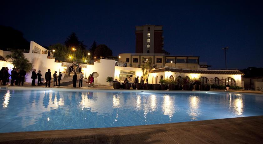 La piscina del 501 Hotel a Vibo