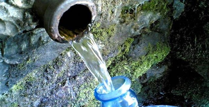 Filandari: acqua non potabile in due punti di prelievo, scatta il divieto