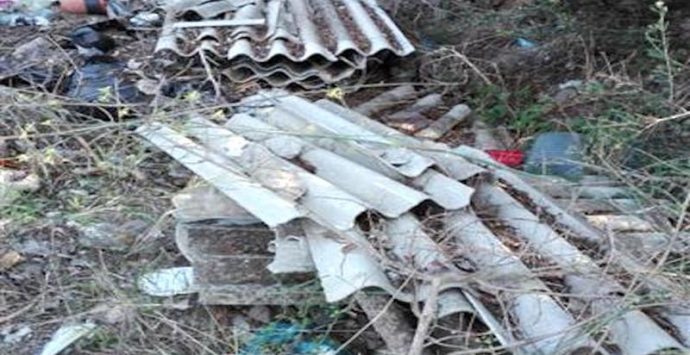 Lastre di eternit abbandonate a Sorianello, ordinata la bonifica dell’area