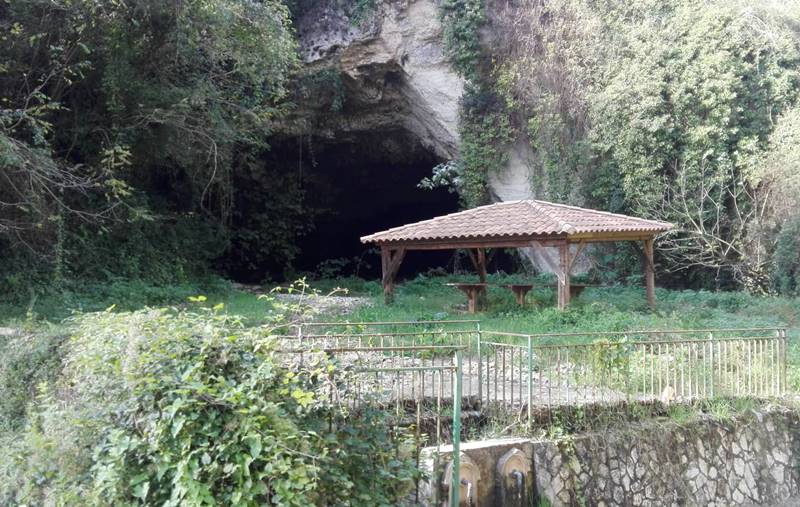 La grotta di Santa Cristina a Filandari