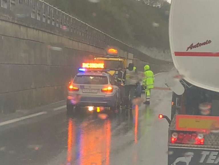 Incidente in autostrada nei pressi dello svincolo di Pizzo, traffico bloccato