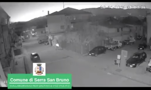 Serra San Bruno, ripresi mentre abbandonano rifiuti: il sindaco mette immagini su Facebook – Video