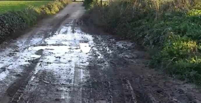 Pernocari e le strade dissestate, disagi a non finire – Video