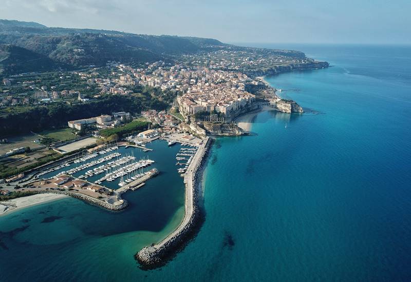 Una suggestiva panoramica di Tropea